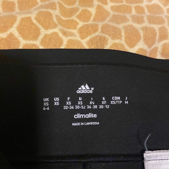 Adidas leggings capri length, black , size XS. - Picture 4 of 8